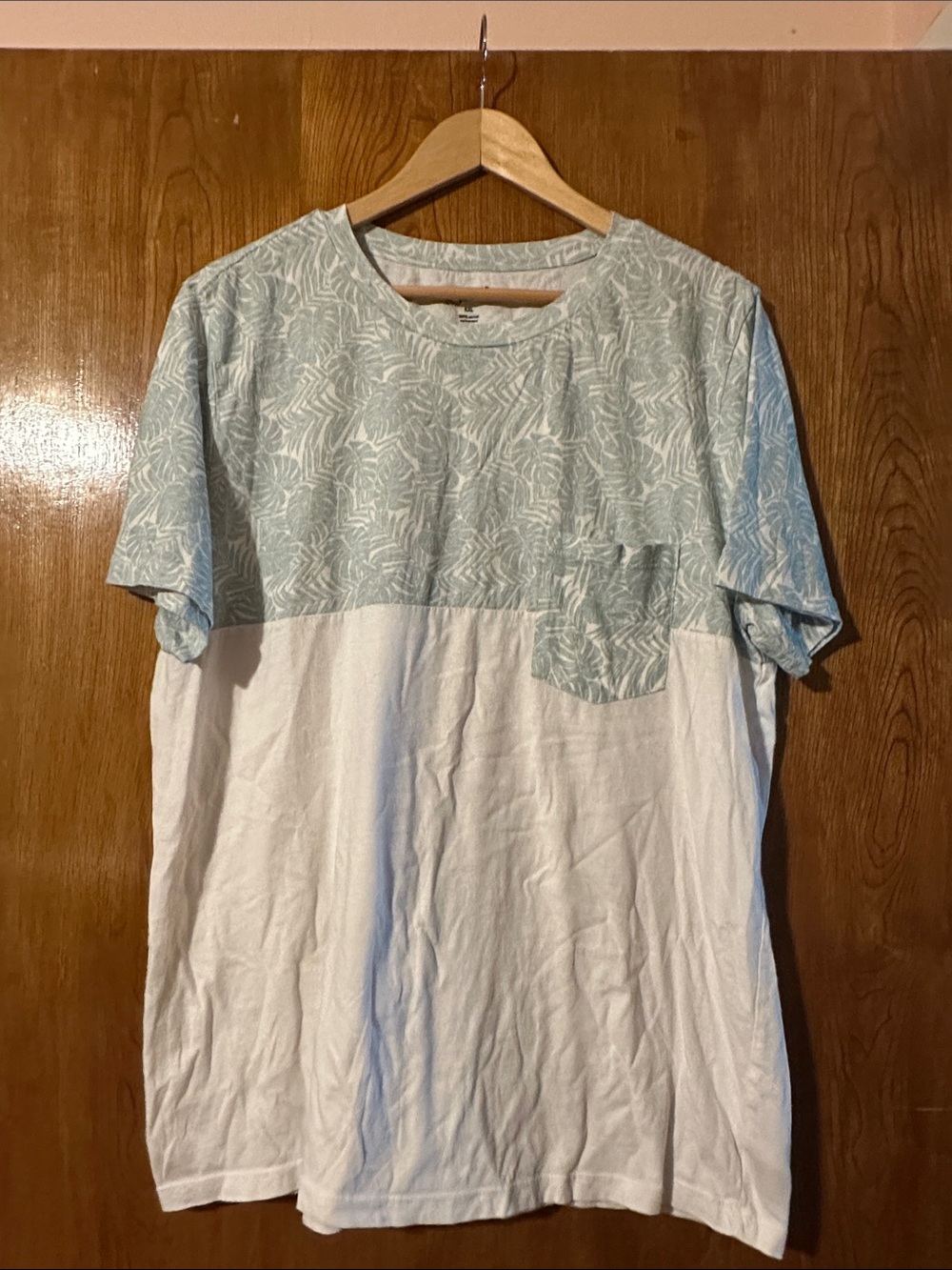 Arizona Jean Company Two-Tone White and Mint Pattern Pocket Tee